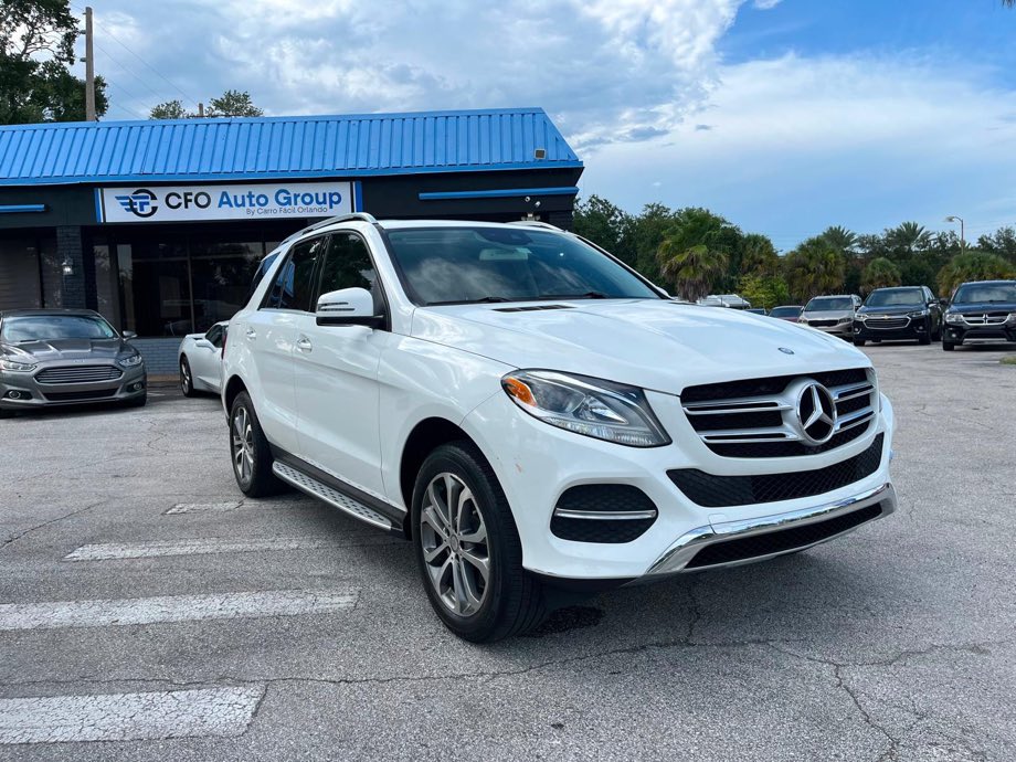 Mercedes GLE 350 frente três-quartos